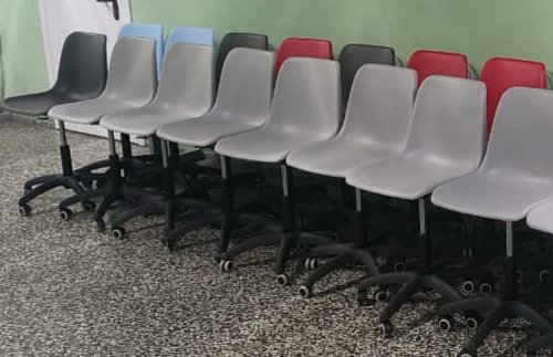 Стулья пластиковые антивандальные для школы, кафе, офиса. Фабрика мебели ЛЕОНИД в Челябинске. Стулья из высокопрочного пластика Венеция, цельнолитые
