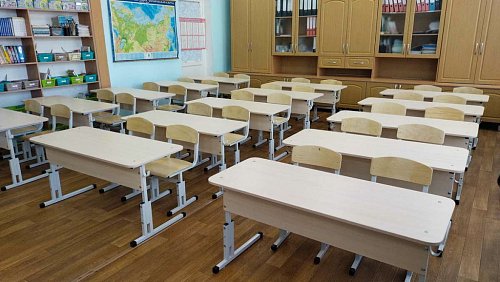 Школьные парты на круглой трубе. Парты для школы, образовательного центра. Ученические парты на металлическом каркасе. Производитель Фабрика мебели ЛЕОНИД в Челябинске - leonid74.ru